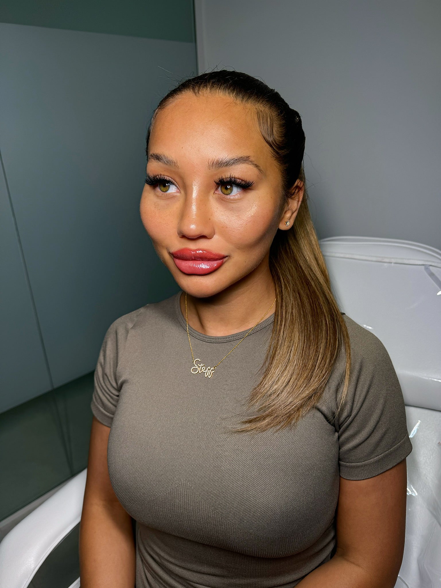Women with blush lips after lip blush session